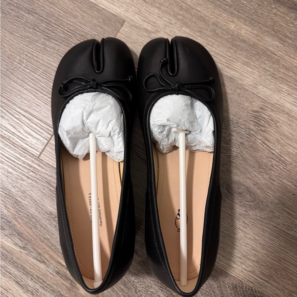 Woodchuck Sato Black Leather Tabis with Bow Accent
